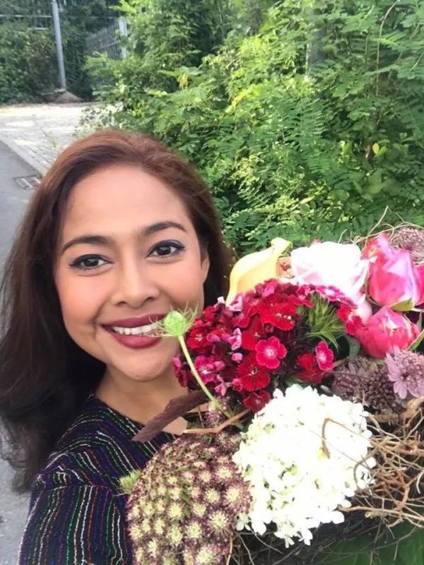 ny04_390319.jpg d12.jpg